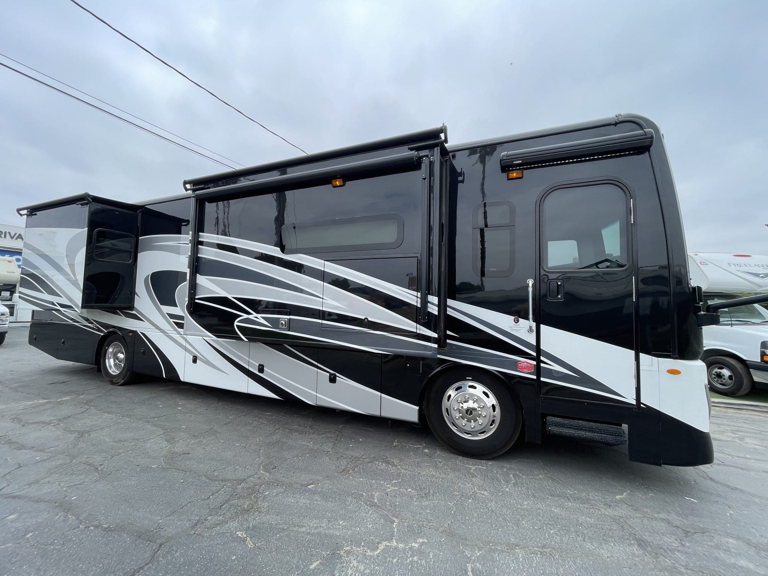 3268 38ft. Pace Arrow Diesel