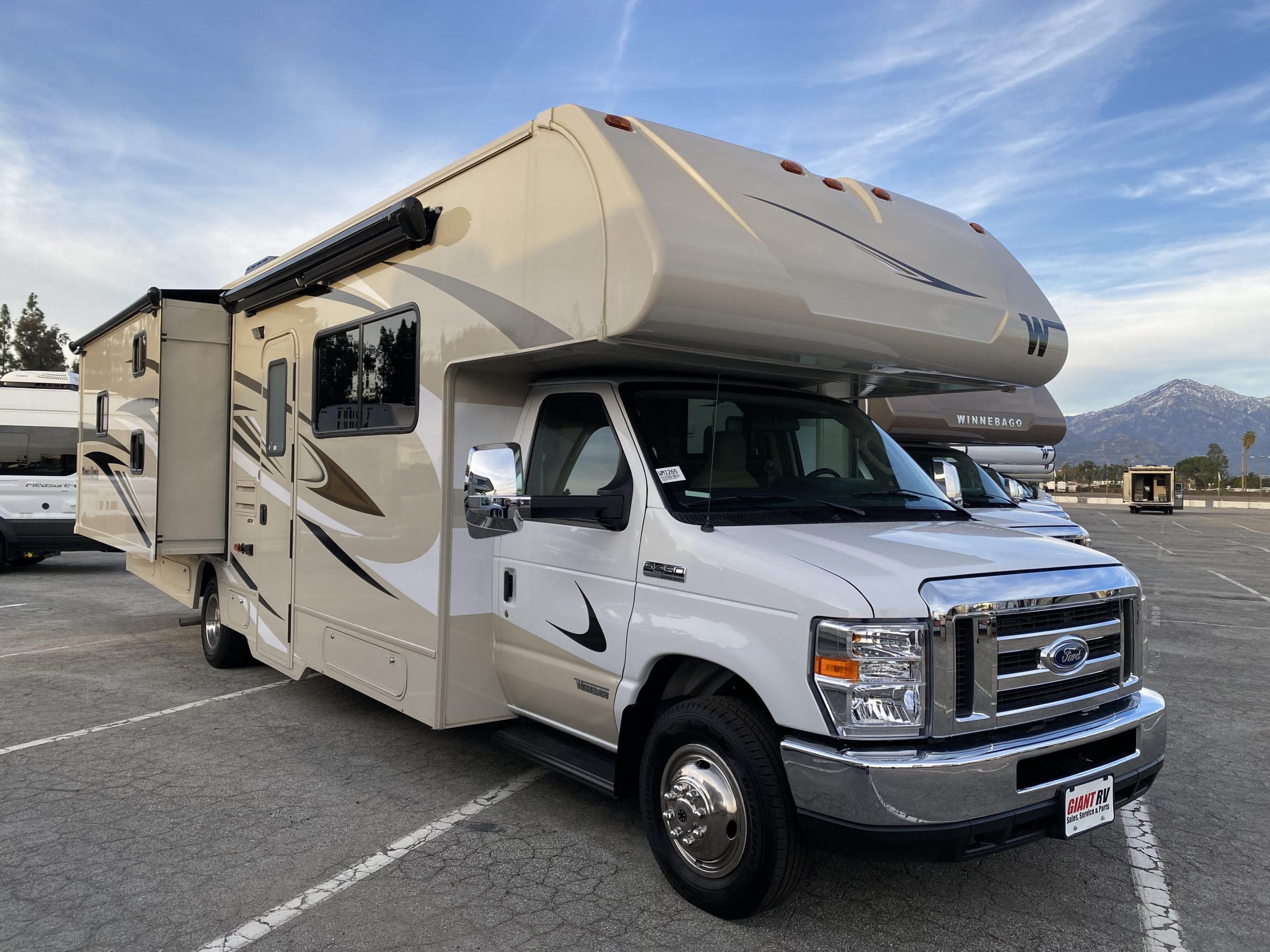 3200 31ft. Minnie Winnie “2020”